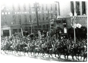 尾張町（4丁目交差点）を望む